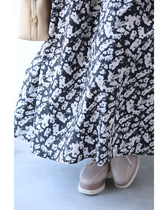 咲き誇る小花柄ロングスカート（インナー付き）