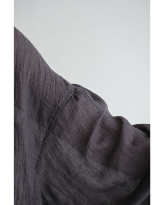 ふんわり風を纏うシアーロングシャツトップス