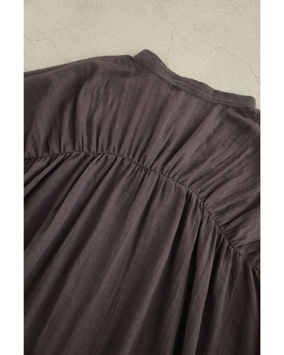 ふんわり風を纏うシアーロングシャツトップス