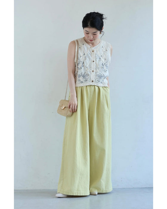 たっぷりワイドなカラーデニムパンツ