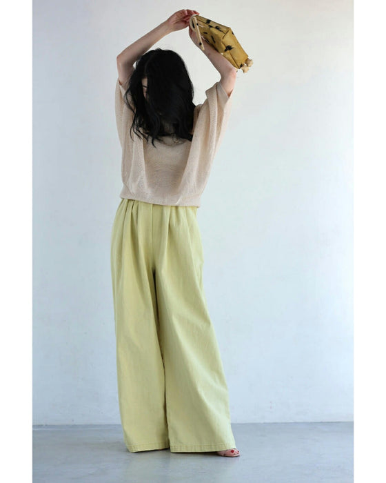 たっぷりワイドなカラーデニムパンツ