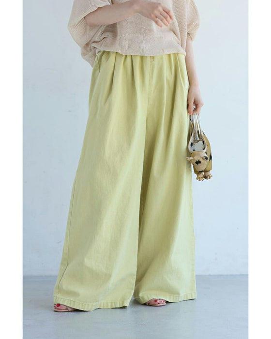 たっぷりワイドなカラーデニムパンツ