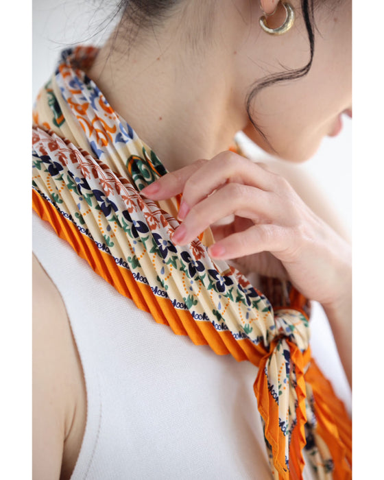 色彩豊かなエスニック柄プリーツスカーフ