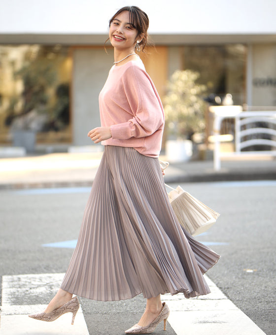 Long-selling pleated pants that everyone loves. Worn by staff*
