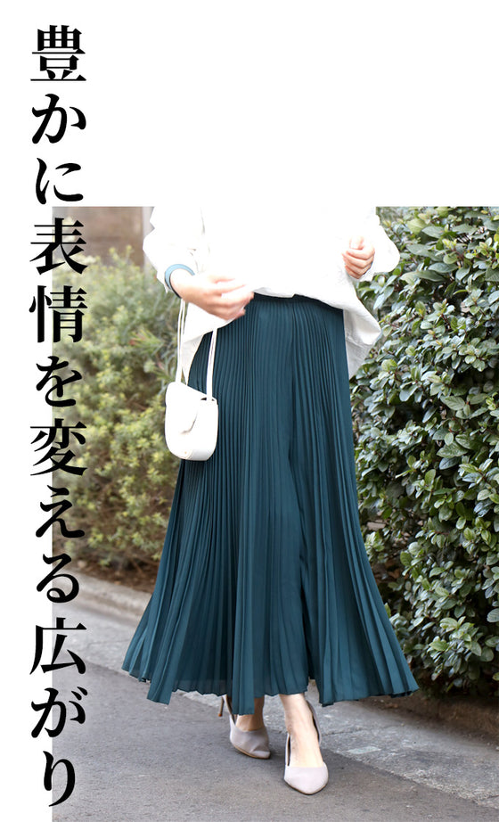 Long-selling pleated pants that everyone loves. Worn by staff*