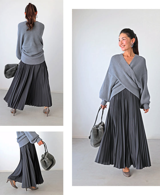 Long-selling pleated pants that everyone loves. Worn by staff*