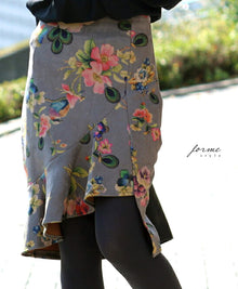  【アウトレット返品交換不可】変形デザインの花柄裾フリルスカート