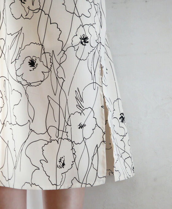 【アウトレット返品交換不可】大人のアートフラワーデザインのキャミワンピース