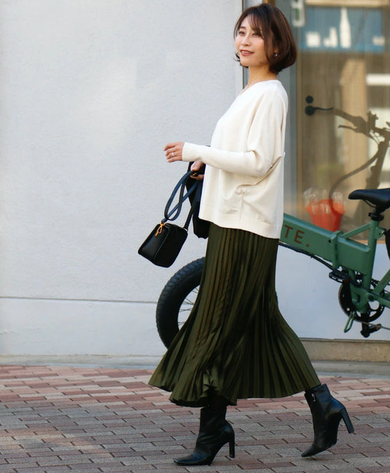 【アウトレット返品交換不可】いつものコーデを格上げ艶プリーツパンツ