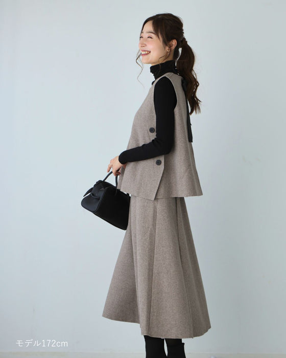 This is not a set item but a skirt only.