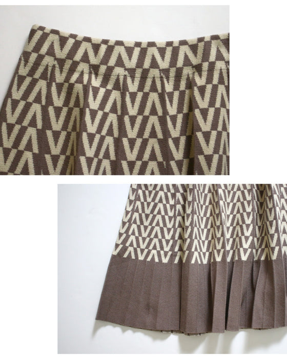 可愛いくて機能的!大人の印象柄ニットロングスカート