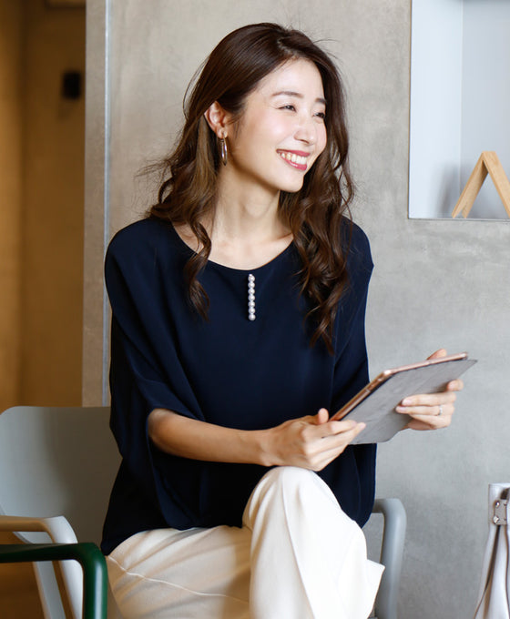 A gorgeous pearl magnet brooch that won't make holes in your clothes