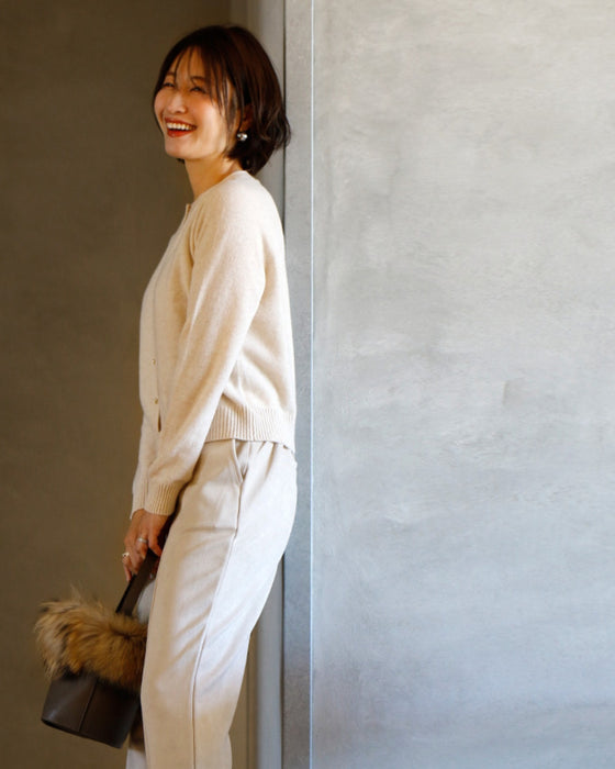 さりげなさが大人。ちょっと可愛いハートボタンカーデ