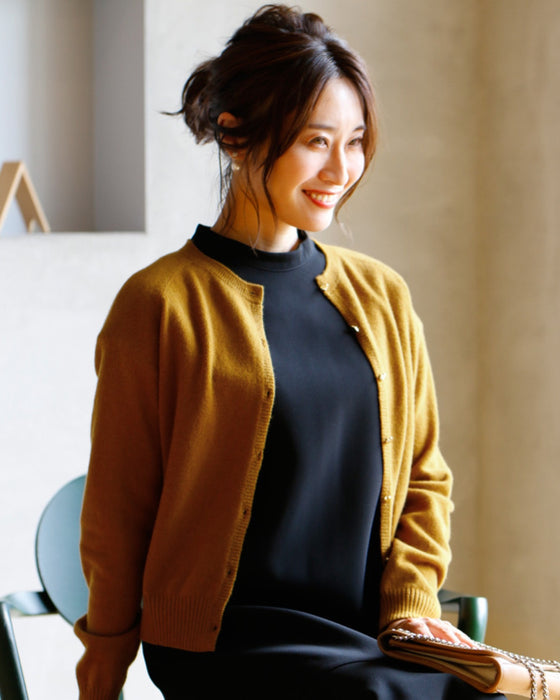 さりげなさが大人。ちょっと可愛いハートボタンカーデ