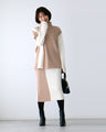 Break away from the monotony! A knit set with a sophisticated color scheme