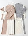 Break away from the monotony! A knit set with a sophisticated color scheme