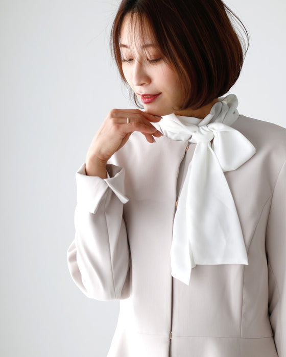 女性らしく細く見せるペプラムスーツ