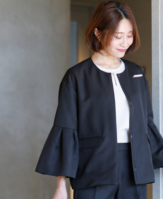 A stylish suit with a great design that can be washed at home