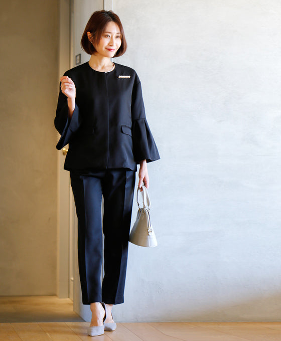 A stylish suit with a great design that can be washed at home