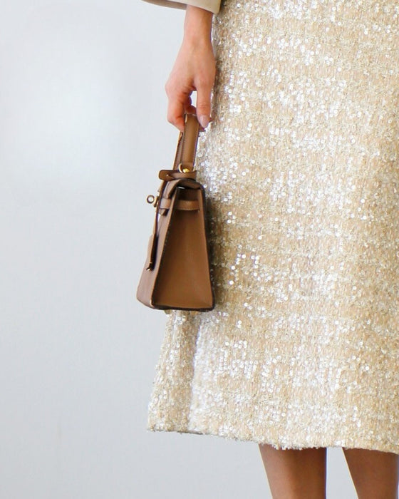 一気に旬顔に。華やかに映えるスパンコールスカート