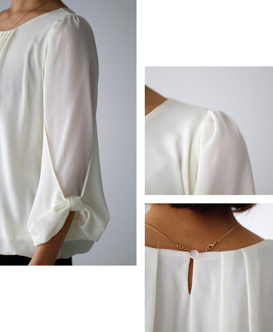 A soft, slightly sweet twisted sleeve blouse that can be worn without tucking it in!