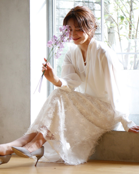 A single piece that will make you look stylish on any occasion! Flower lace skirt
