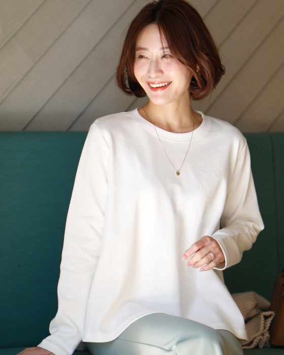 The perfect long-sleeved T-shirt for the 40s generation