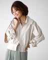 Create a tight waistline! A short-length outerwear 