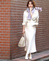 Create a tight waistline! A short-length outerwear 