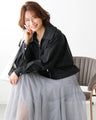 Create a tight waistline! A short-length outerwear 