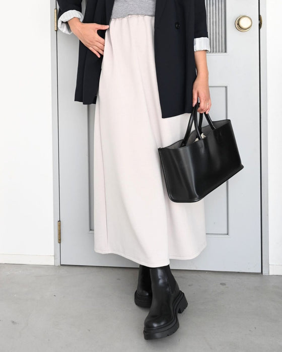 Perfect for travel or long commutes. A comfortable set for your trip. Skirt set