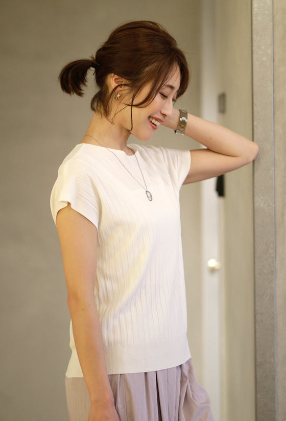 夏の制服に ずっと着ていたいサラッと涼ニット