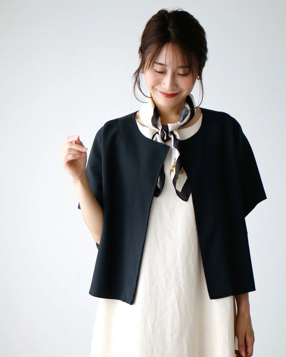 A simple yet elegant addition to your summer outfit: a gilet jacket
