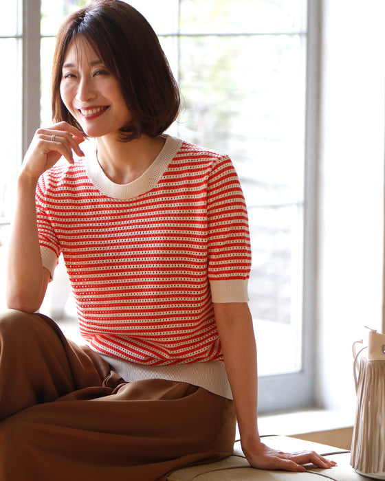 Casual is beautiful! A short-sleeved striped top that can be worn like a T-shirt