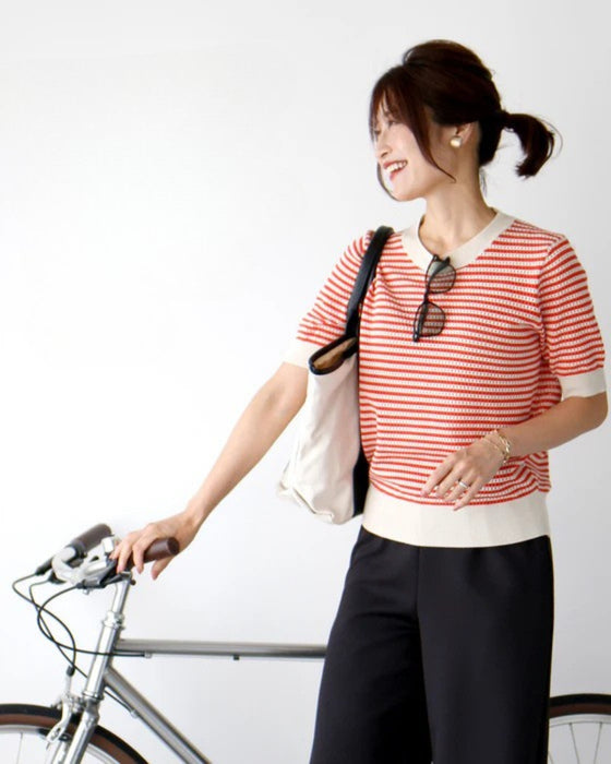 Casual is beautiful! A short-sleeved striped top that can be worn like a T-shirt