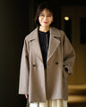 A classic coat with just the right length that can also be used for work!