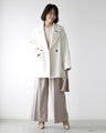 A classic coat with just the right length that can also be used for work!