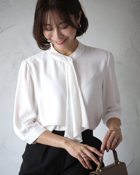 The long-awaited 3/4 sleeves are here! A bowtie blouse that looks neat and not cute