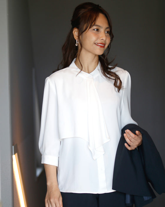 The long-awaited 3/4 sleeves are here! A bowtie blouse that looks neat and not cute
