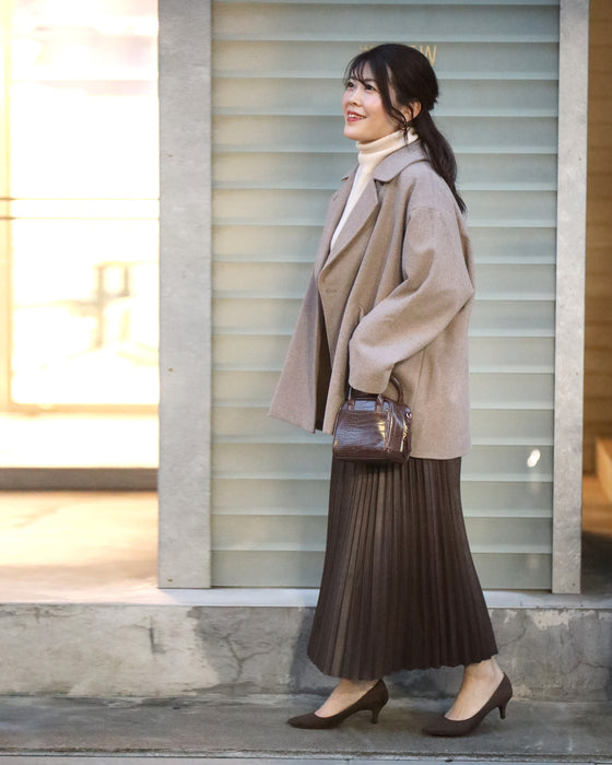 ハードに見えない!大人のレザープリーツスカート