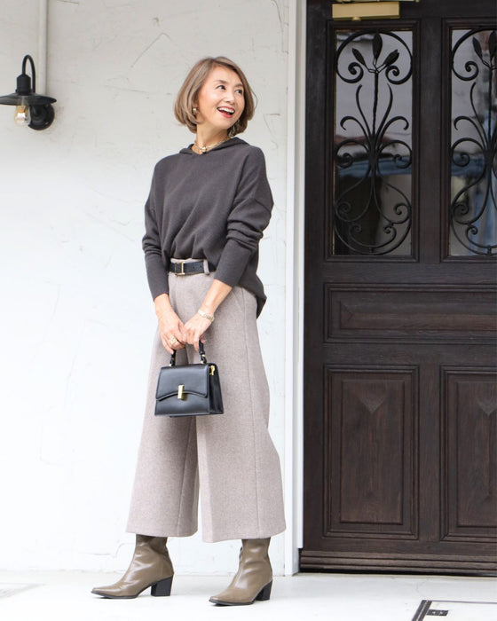 一枚でこなれる、“きれいめリラックス”ニット。