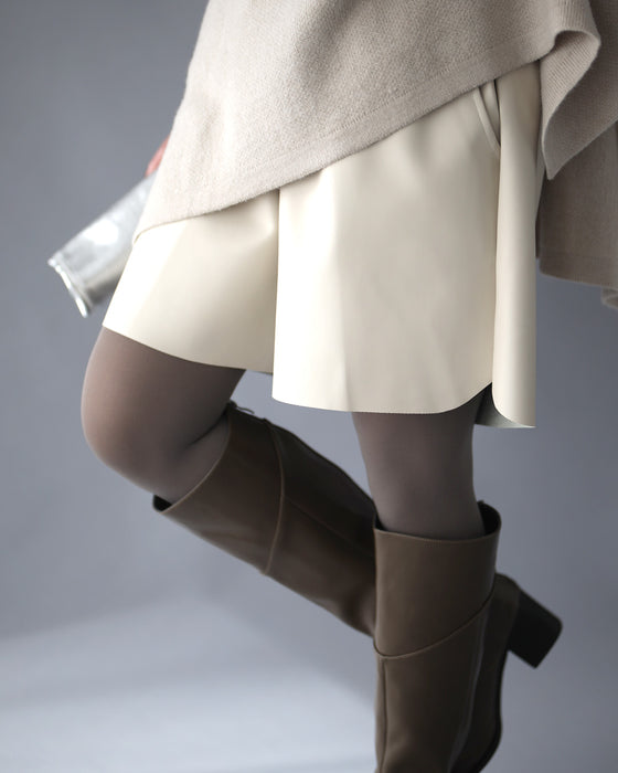 挑戦したい!大人のショーパンフェイクレザー素材