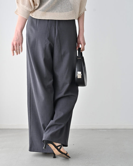 I've decided to wear this one! These classic pants are just the right width!