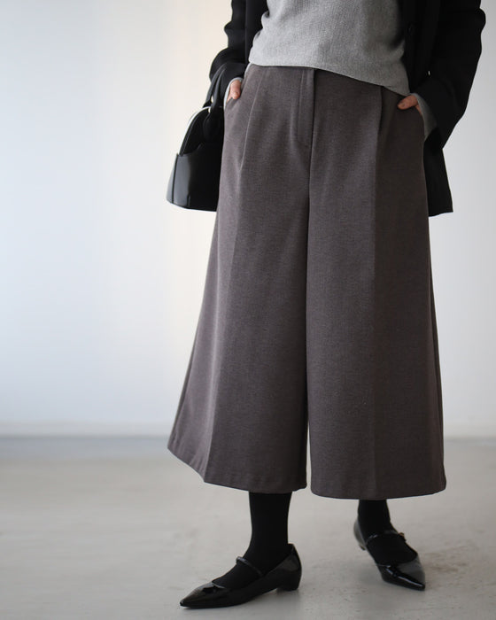 Matches with any shoes! Winter pants added! Cropped pants