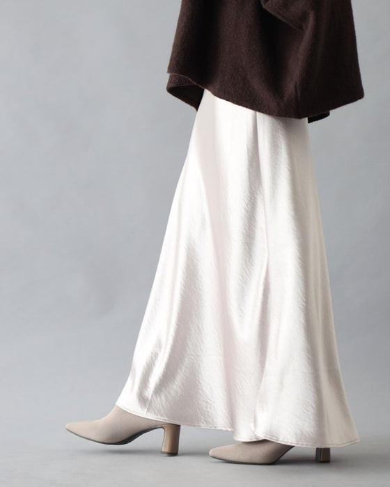 華やかアップ！ 上品な 艶スカート 着回し術