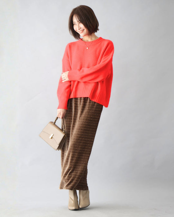 伸びて、包み込む。極上タイトスカート