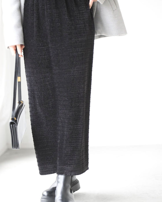 伸びて、包み込む。極上タイトスカート