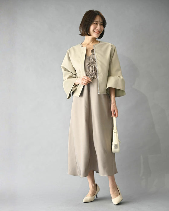 前に立つ日に きちんと上品見え 花コサージュドレス