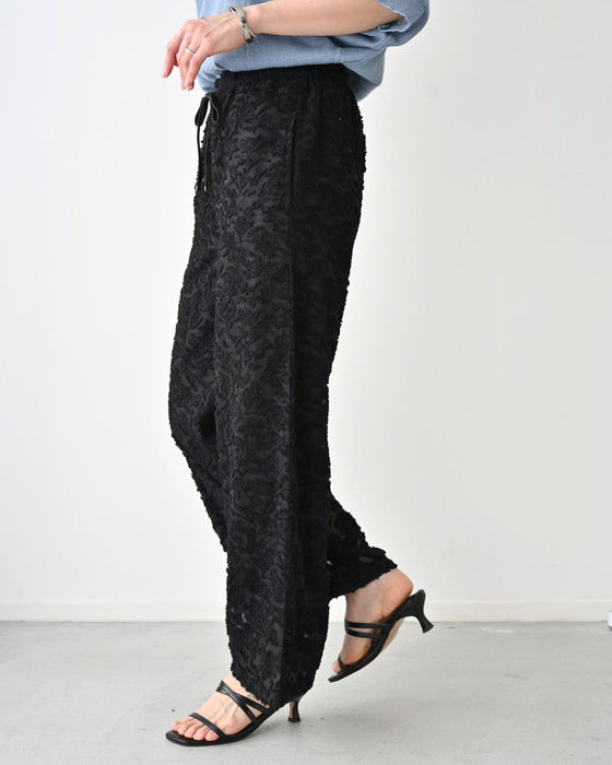 いつもの服がぐっと華やぐ ジャガードパンツ