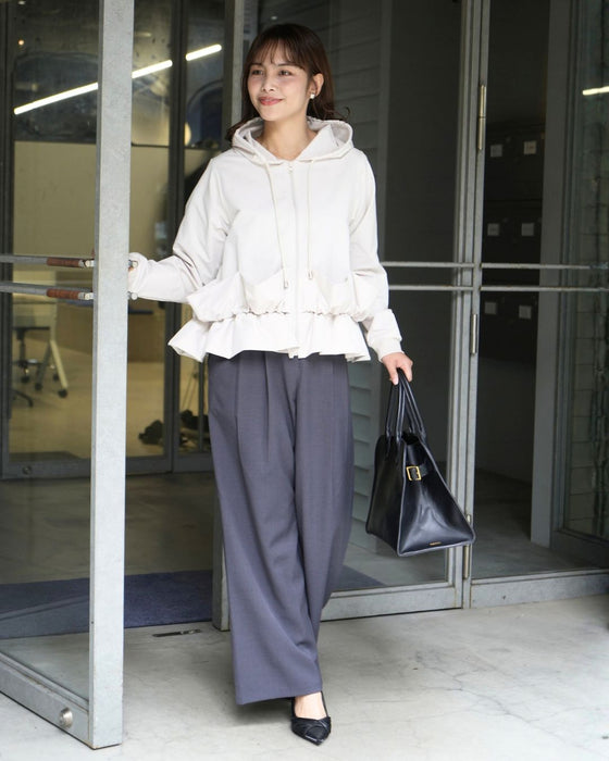 通勤パーカーこそ 大人可愛く